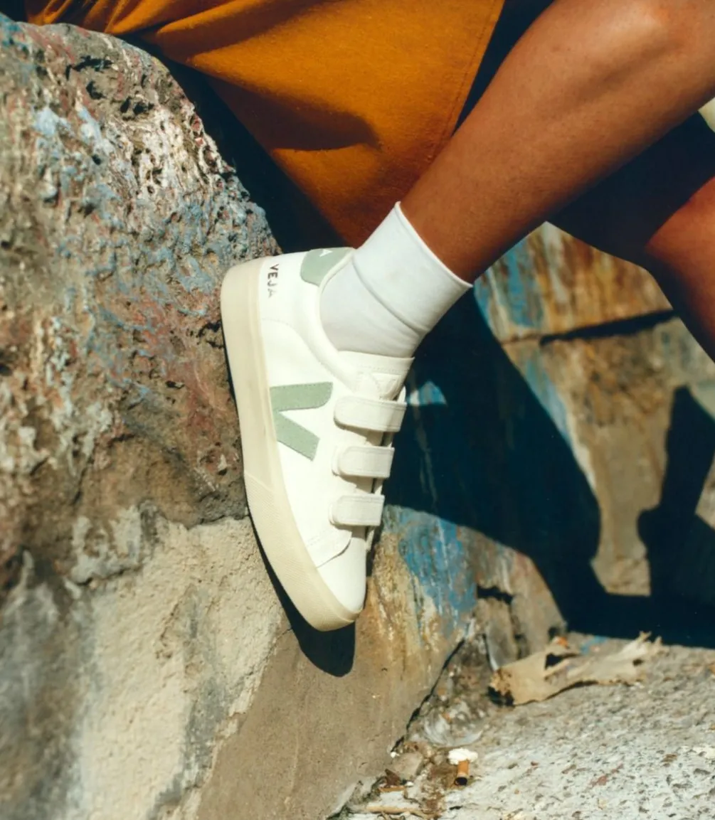 RECIFE LEATHER WHITE MATCHA<VEJA New