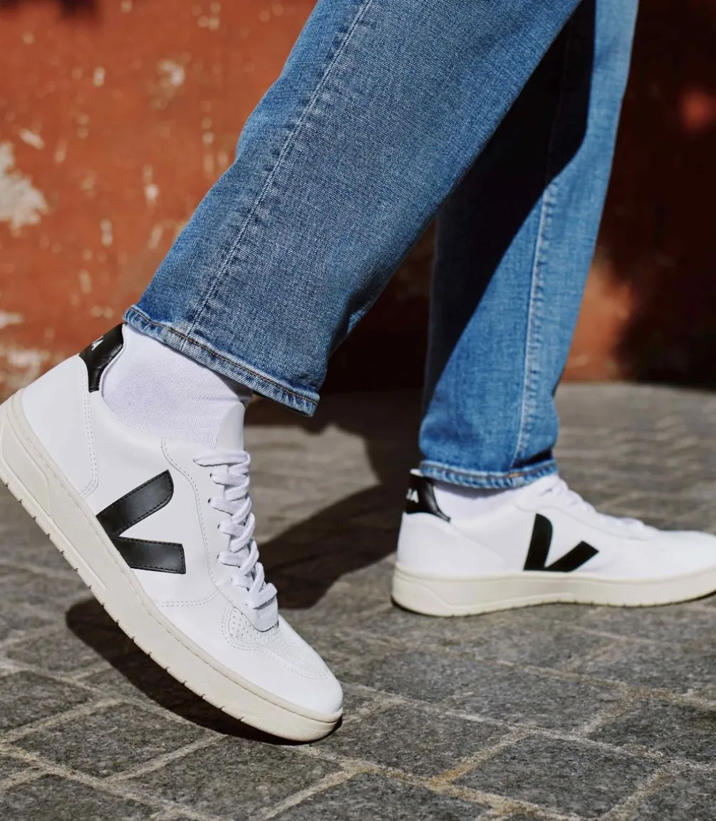V-10 LEATHER WHITE BLACK<VEJA New