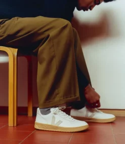V-10 LEATHER WHITE NATURAL<VEJA Hot