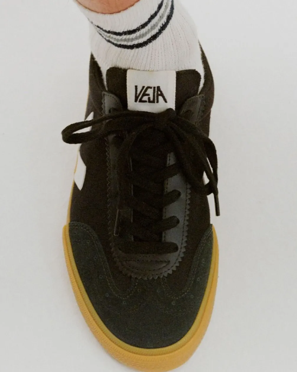 VOLLEY CANVAS BLACK WHITE NATURAL<VEJA Best