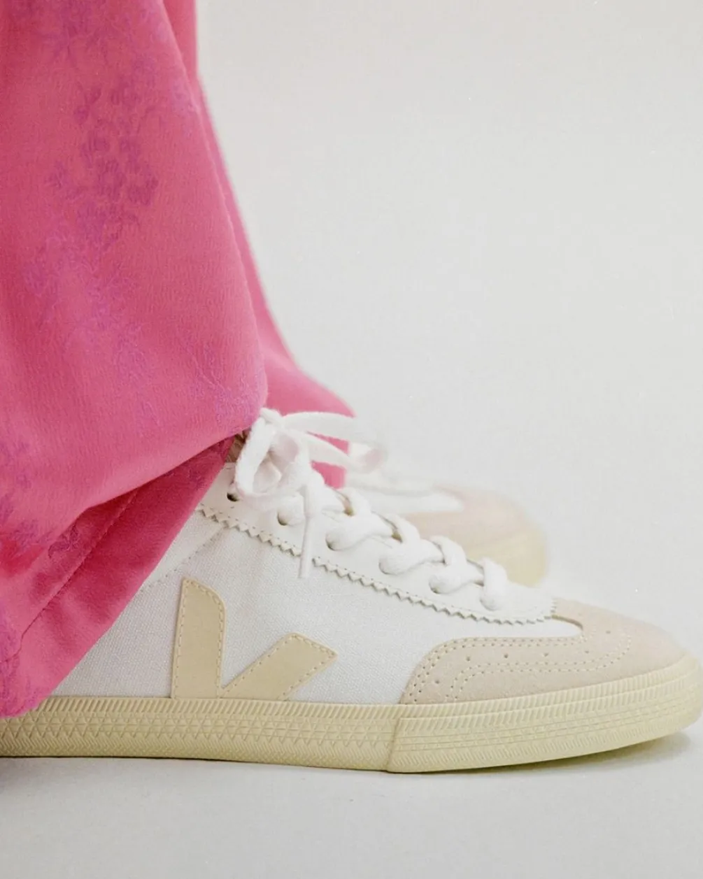 VOLLEY CANVAS WHITE PIERRE<VEJA Outlet